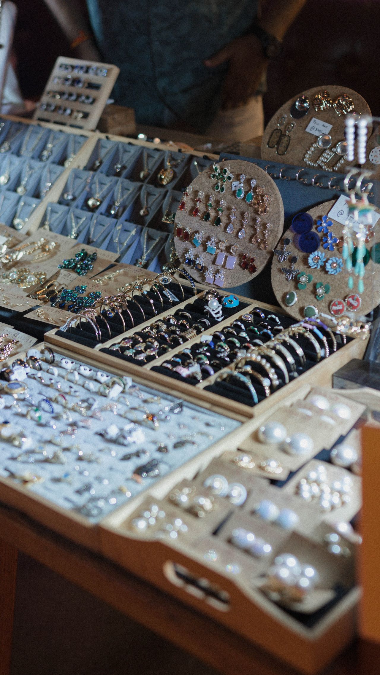 Top Jewellery Shop in Bogus Trusted Stores for Elegant Gold, Silver & Diamond Jewellery